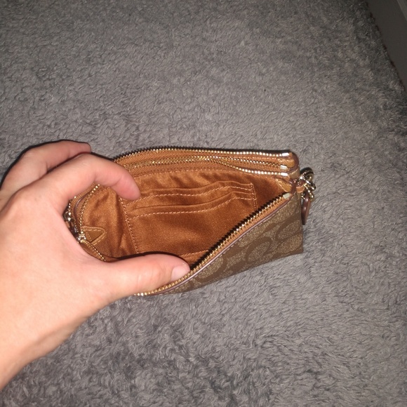 Multi pocket wristlet - Picture 3 of 3